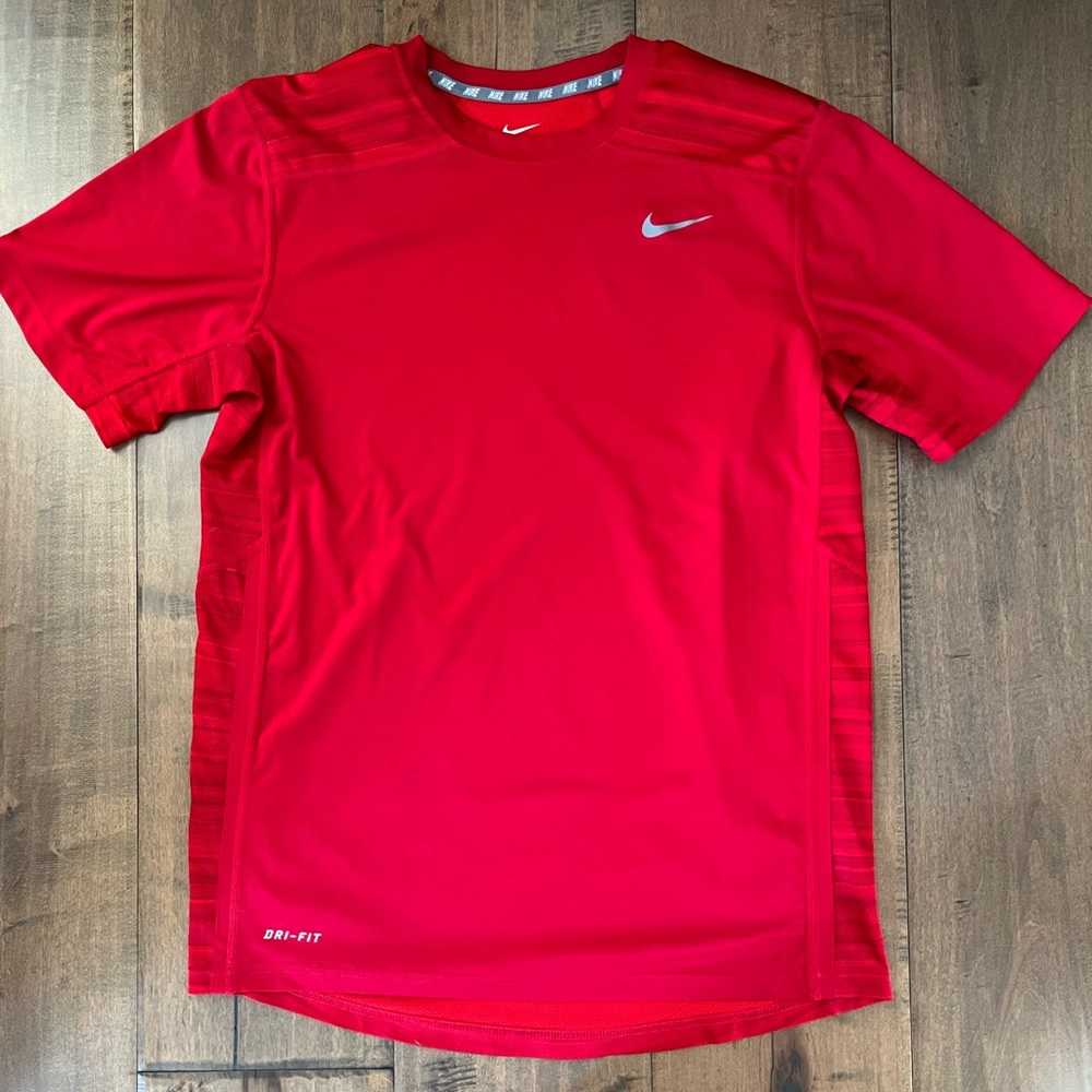 NIKE DRI-FIT MENS RED SHORT SLEEVE SHIRT